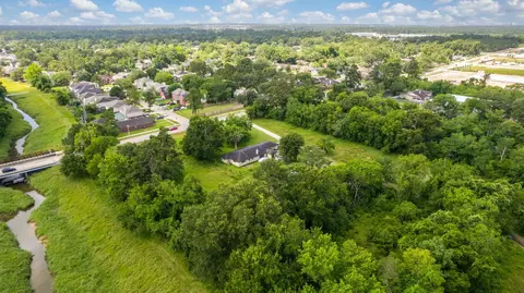 7705 Rankin Rd, Humble, TX 77396