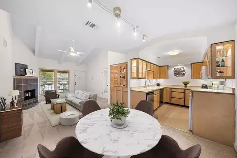 5711 Sugar Hill Dr #86, Houston, TX 77057
