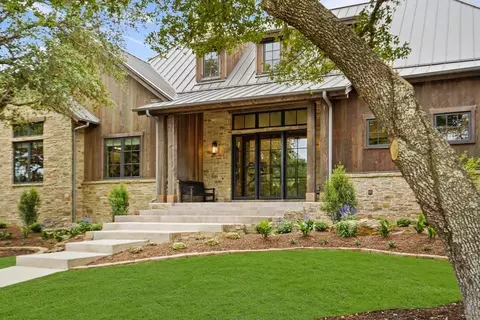 100 Bobwhite Ln, Columbus, TX 78934