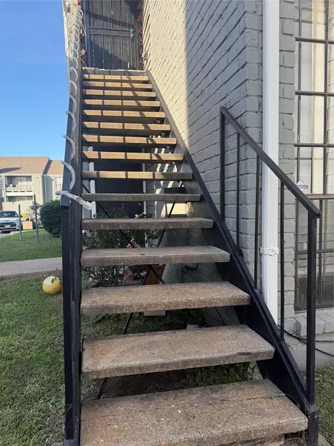 12500 Sandpiper Dr #204, Houston, TX 77035