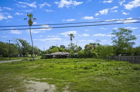 2514 8th St, Orange, TX 77630