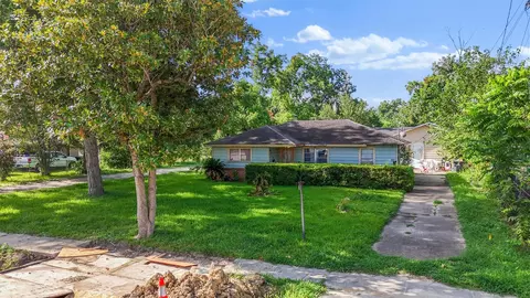 246 Rebecca St, Houston, TX 77022
