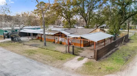 214 Lochness Dr, Highlands, TX 77562