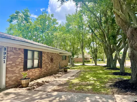 3921 Doris St, Bay City, TX 77414