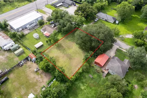 108 Morgan St, Alvin, TX 77511