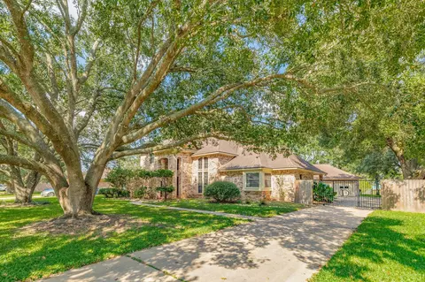 1600 Azalea St, Sweeny, TX 77480