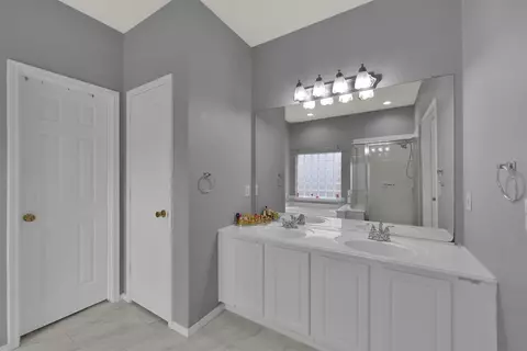 Bath - 2215 Louetta Brook Ln, Spring, TX 77388 photo 2 of 5