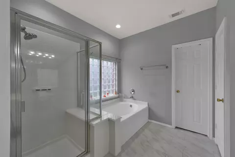 Bath - 2215 Louetta Brook Ln, Spring, TX 77388 photo 4 of 5