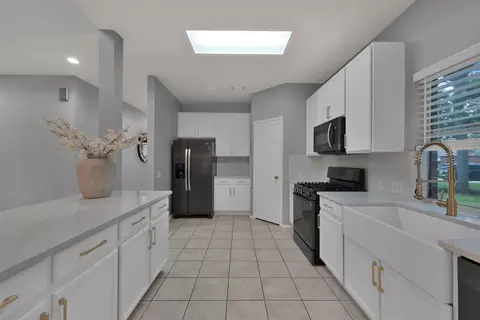 Kitchen - 2215 Louetta Brook Ln, Spring, TX 77388 photo 3 of 4