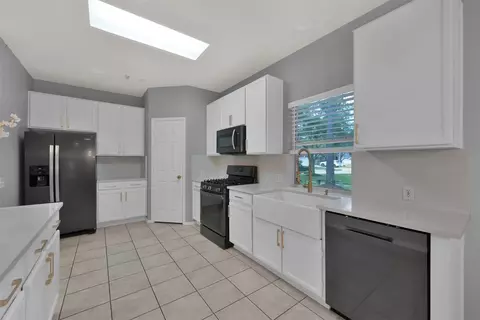 Kitchen - 2215 Louetta Brook Ln, Spring, TX 77388 photo 4 of 4