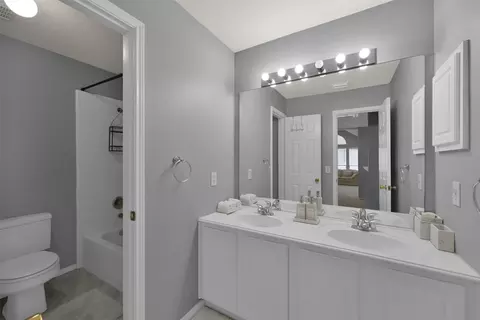 Bath - 2215 Louetta Brook Ln, Spring, TX 77388 photo 3 of 5