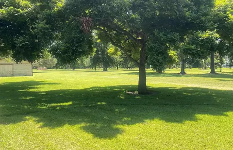 1101 S Main St, Highlands, TX 77562