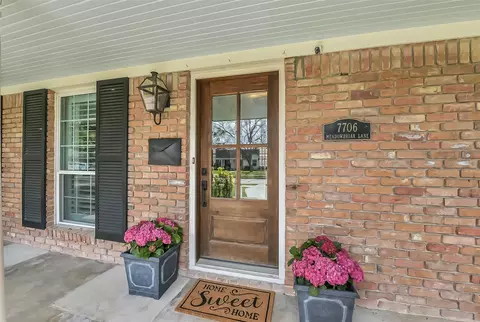 7706 Meadowbriar Ln, Houston, TX 77063