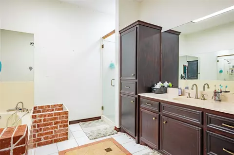 Bath - 9800 Ramzi Dr, Conroe, TX 77303 photo 2 of 3
