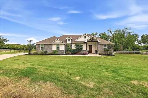 10468 Cornwall Ln, Iola, TX 77861