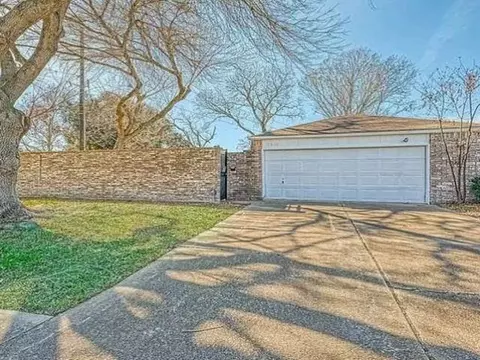 3610 Vineyard Dr, Houston, TX 77082