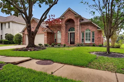 16315 Cliff Haven Dr, Houston, TX 77095