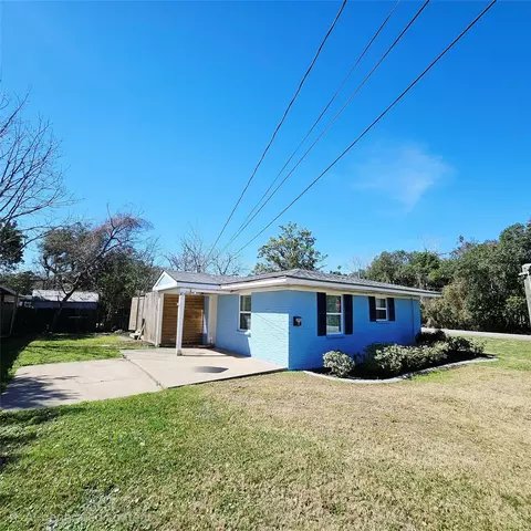 305 Miles Rd, Bacliff, TX 77518