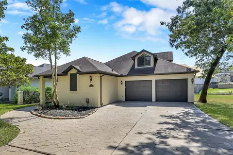 22 Creekwood Dr, Montgomery, TX 77356