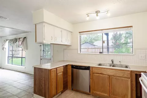 Kitchen - 4423 Mossygate Dr, Spring, TX 77373 photo 1 of 3