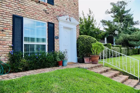 2201 Fountain View Dr #5, Houston, TX 77057