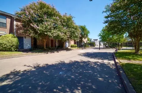 12550 Piping Rock Dr, Houston, TX 77077