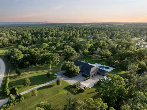 7521 Schoenau Rd, Brenham, TX 77833
