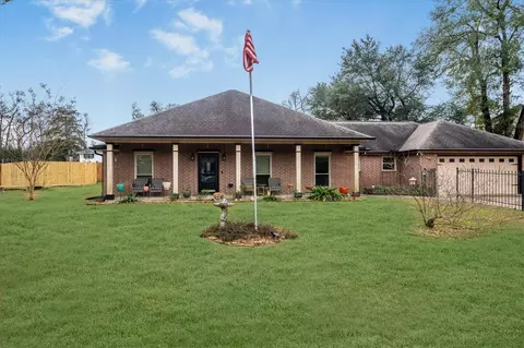 714 Quail Hollow Dr, Huntsville, TX 77340