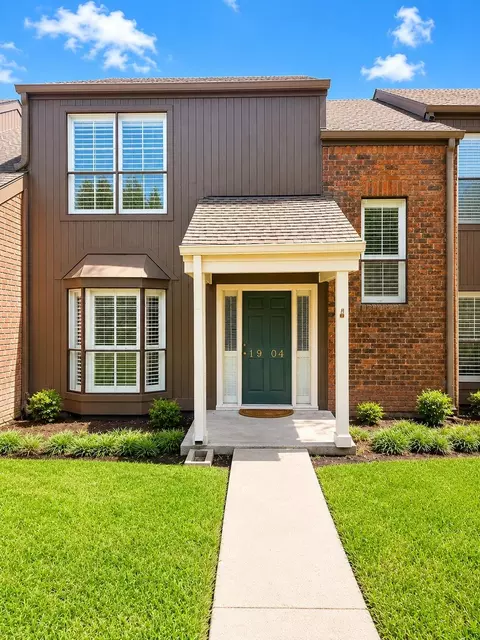 701 Bering Dr #1904, Houston, TX 77057