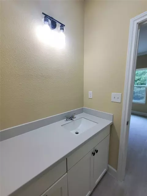 Bath - 1306 N 9th St, Conroe, TX 77301 photo 4 of 9