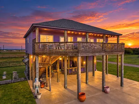 205 Padre Is, Crystal Beach, TX 77650