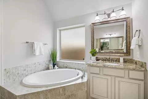 Bath - 4035 Steep Woods Dr, Spring, TX 77386 photo 2 of 6
