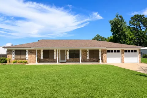 18 Hickory Ct, Richwood, TX 77531