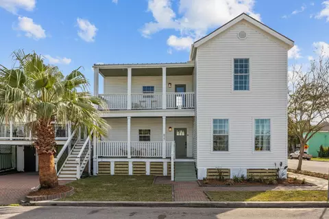 827 Winnie St, Galveston, TX 77550