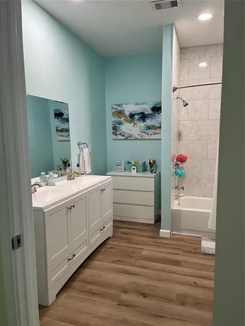Bath - 16645 Crosby St, Conroe, TX 77303 photo 6 of 6