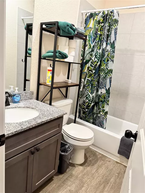 Bath - 16645 Crosby St, Conroe, TX 77303 photo 5 of 6