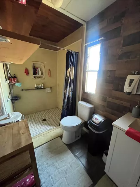 Bath - 8026 Forest Trace Blvd, Conroe, TX 77306 photo 1 of 2
