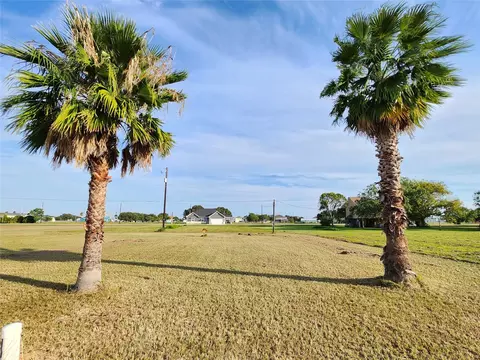 000 Mollnar Dr, Palacios, TX 77465