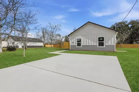 Exterior - 3791 Piney Pt, Conroe, TX 77301 photo 2 of 2
