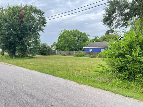 512 Travis St, Richmond, TX 77469