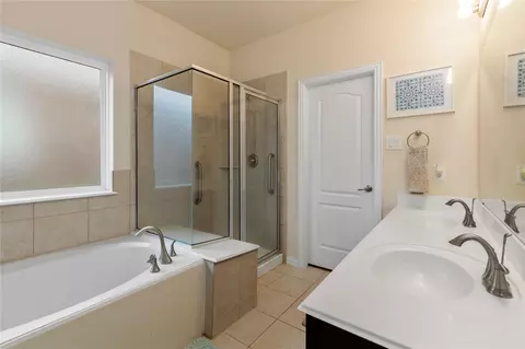 Bath - 68 Hallmark Dr, Conroe, TX 77304 photo 1 of 3