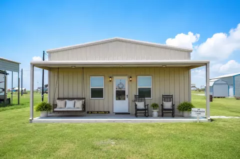 39 Tiger Shark Ln, Palacios, TX 77465