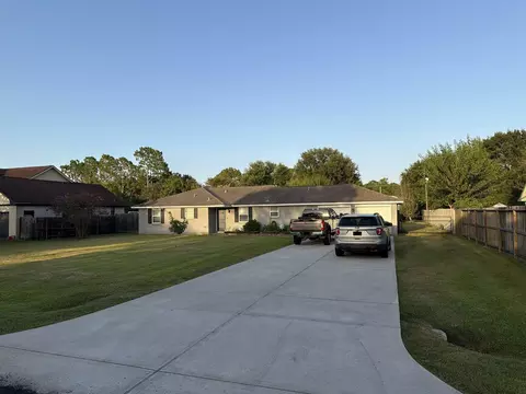 3231 W Meadow Ln, Dickinson, TX 77539