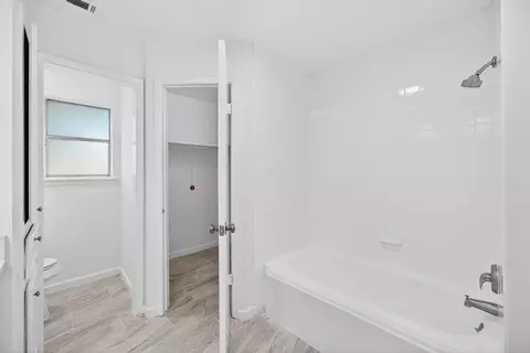 Bath - 24106 Spring Mill Ln, Spring, TX 77373 photo 4 of 6