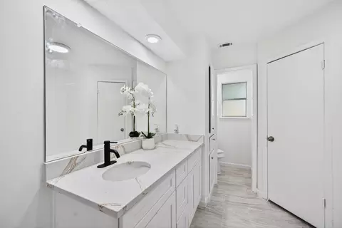 Bath - 24106 Spring Mill Ln, Spring, TX 77373 photo 1 of 6