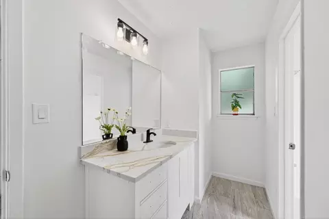 Bath - 24106 Spring Mill Ln, Spring, TX 77373 photo 5 of 6