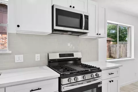 Kitchen - 24106 Spring Mill Ln, Spring, TX 77373 photo 2 of 6