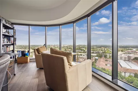 1701 Hermann Dr #23B, Houston, TX 77004