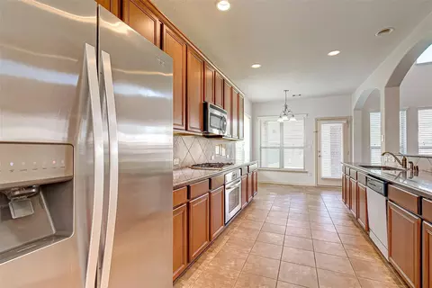 Kitchen - 79 W Lasting Spring Cir, Spring, TX 77389 photo 5 of 7