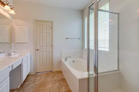 Bath - 79 W Lasting Spring Cir, Spring, TX 77389 photo 3 of 8